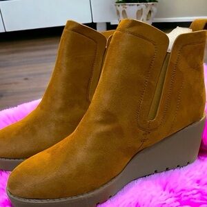 NWT and Box Jessica Carlyle Ankle Suede Boots Size 11